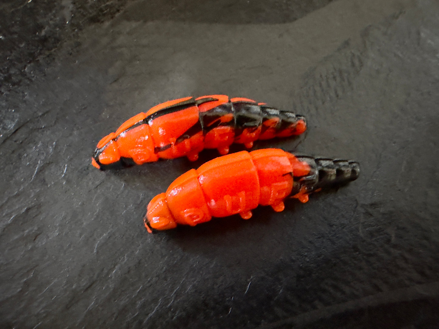 PUFF - Orange/Schwarz Scratcher