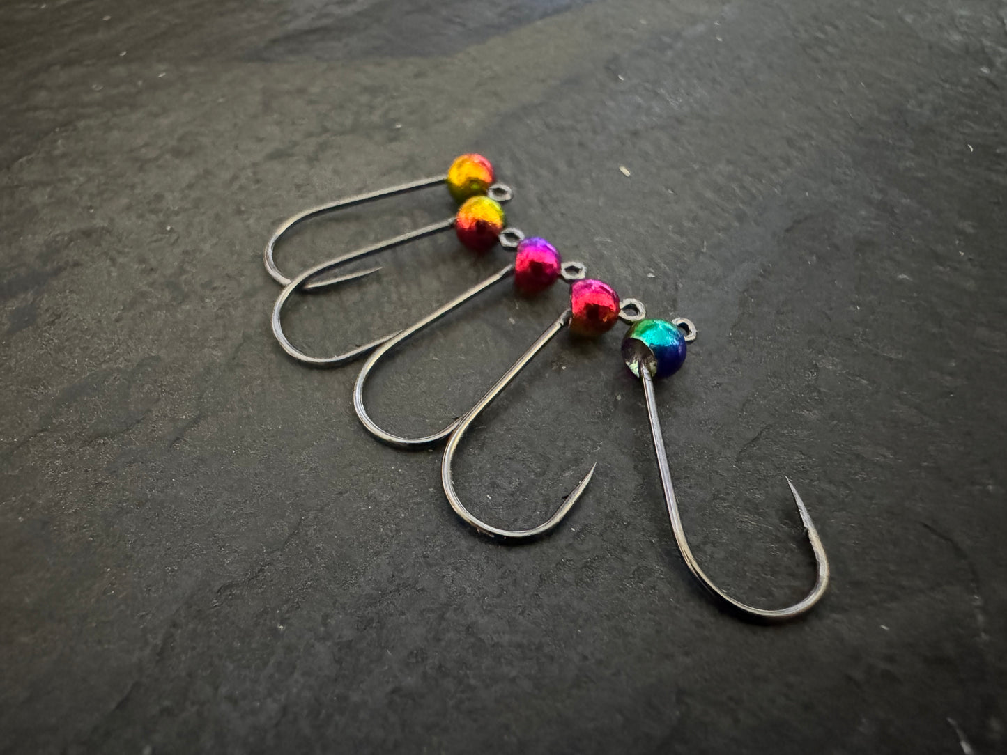 6er-Jig-Haken mit Tungsten - Rainbow